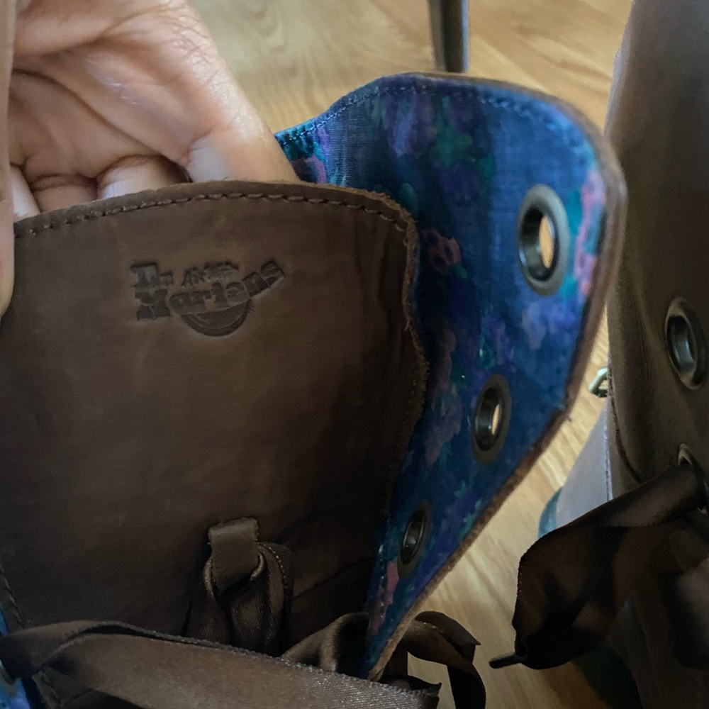 DOC MARTENS WITH FLORAL INTERIOR - Picture 3 of 3